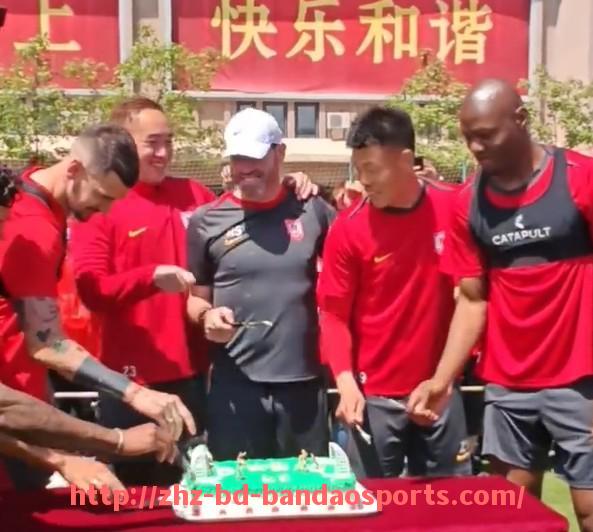 半岛体育-CBA现役球员中哪些外援也参加过足球比赛？